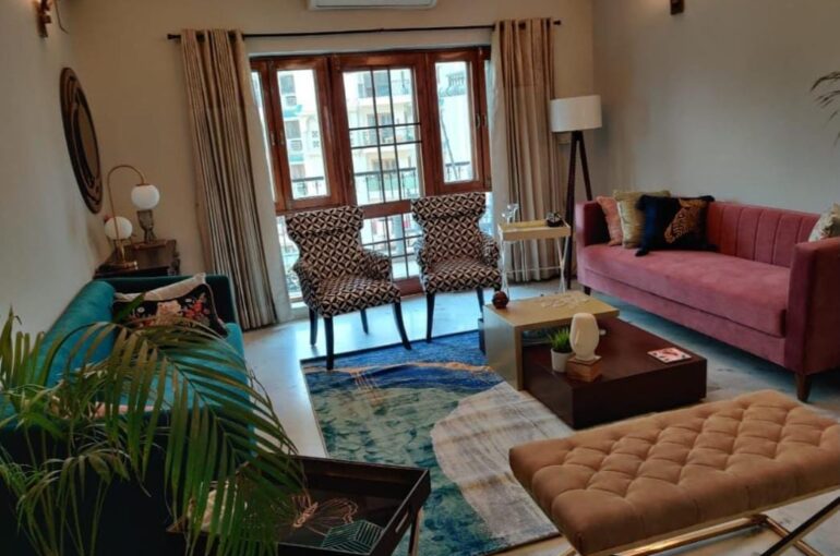 The Art of Balance: Combining Modern and Traditional Home Decor